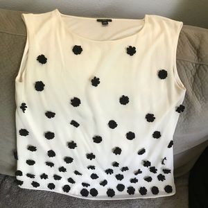 ✨ANN TAYLOR SLEEVELESS Ivory BLACK FLOWERS CAREER BLOUSE TOP Small Petite